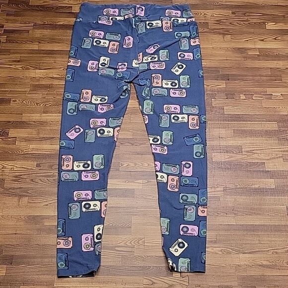 LuLaRoe Retro Tape Cassette Print Leggings Size Tall & Curvy - Picture 9 of 10